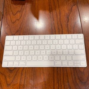 Apple Mac Keyboard (wire included)